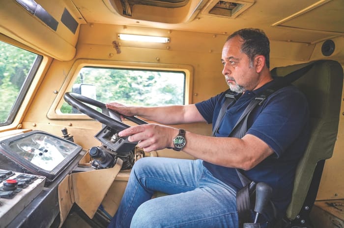 Mercedes G Wagen vs Airavat: Battle Stations 